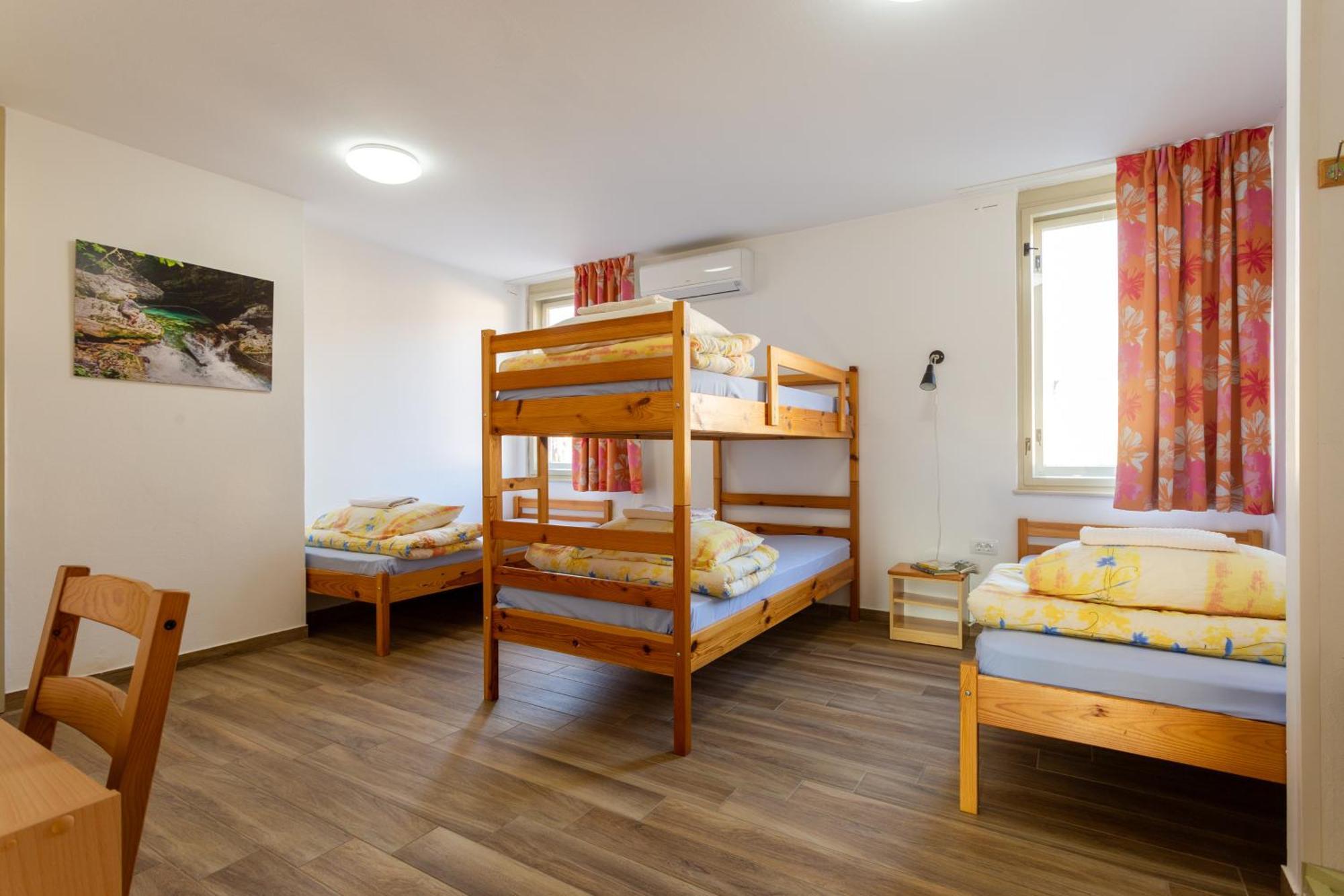 Yapka Rooms Tolmin Pokoj fotografie